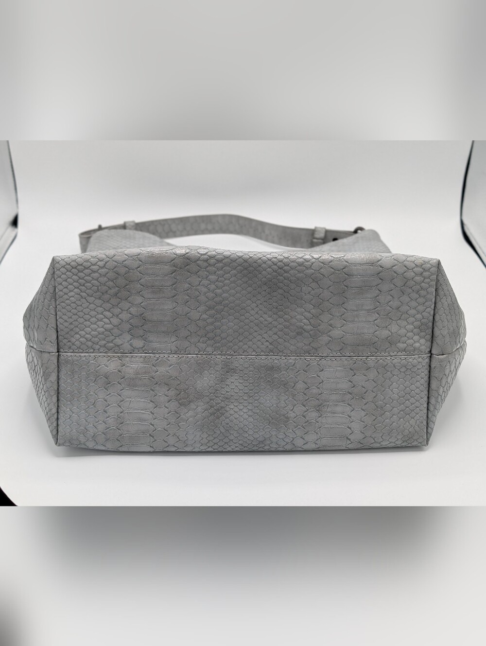 Lulu Dharma Women's Gray Snake-Embossed Hobo Bag Shoulder Tote 16"W x 13"H - Picture 6 of 9